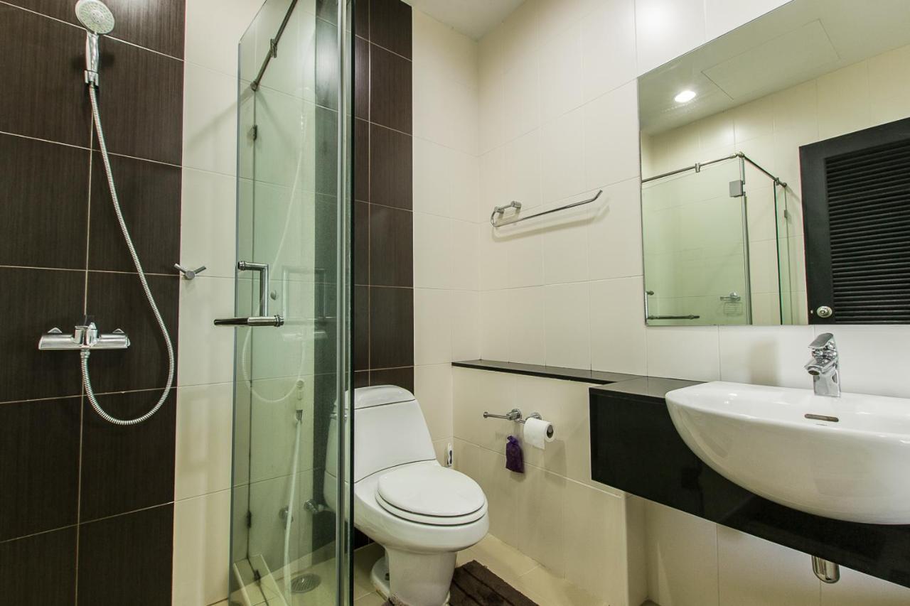 Veloche 2 Bedroom Apartment With Seaview Karon Dış mekan fotoğraf