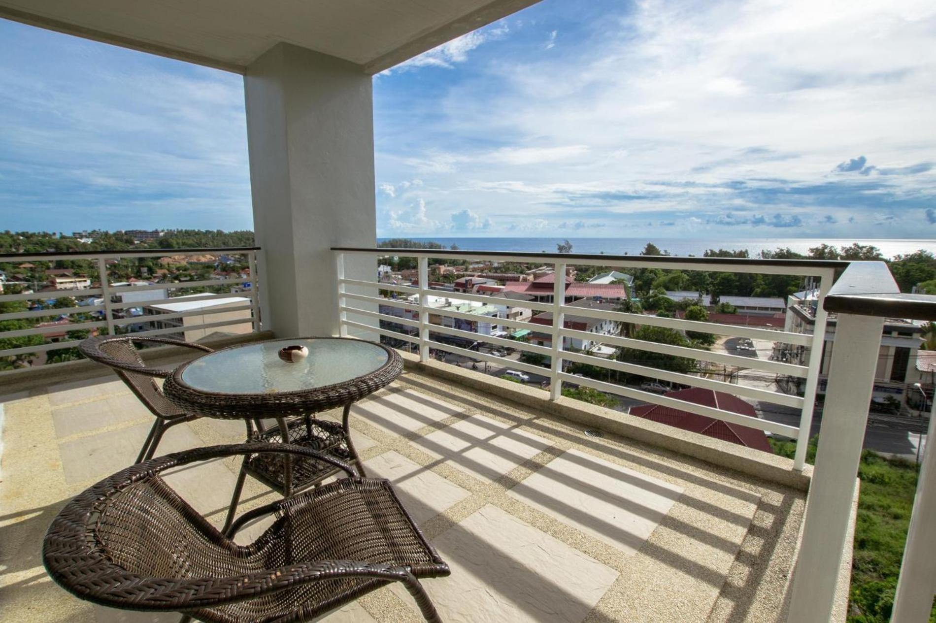 Veloche 2 Bedroom Apartment With Seaview Karon Dış mekan fotoğraf